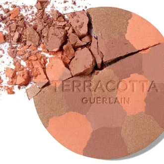 Puder nadający naturalny, zdrowy blask – 96% składników pochodzenia naturalnego – wkład